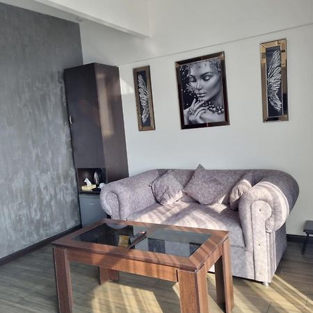 Days Hotel Erevan Esterno foto