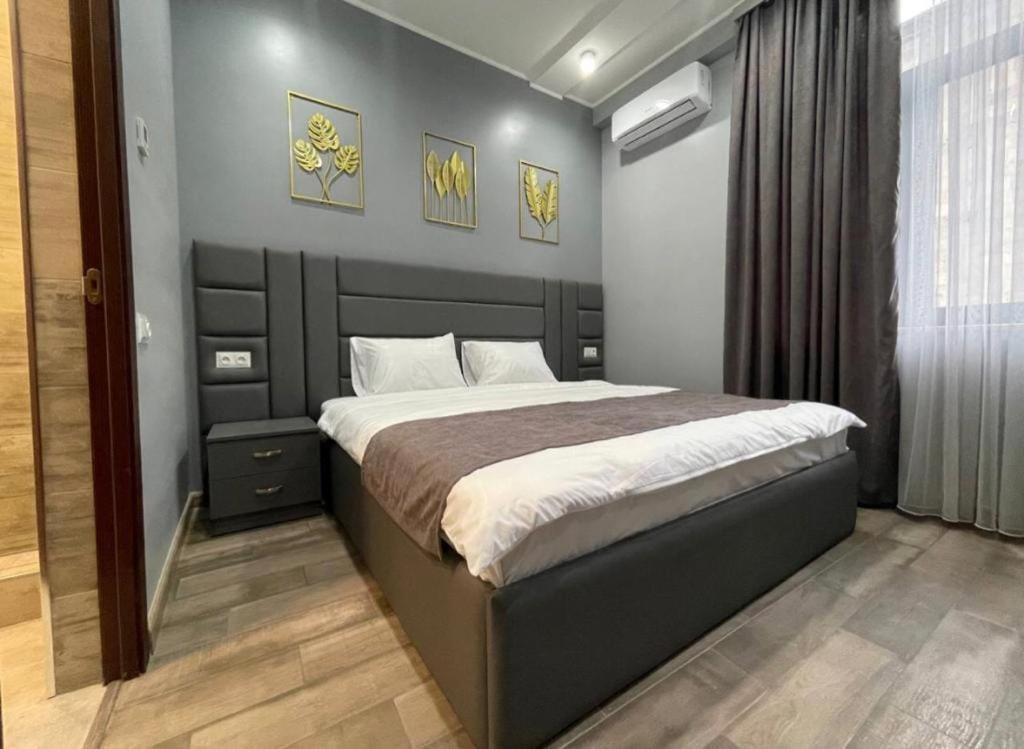 Days Hotel Erevan Esterno foto