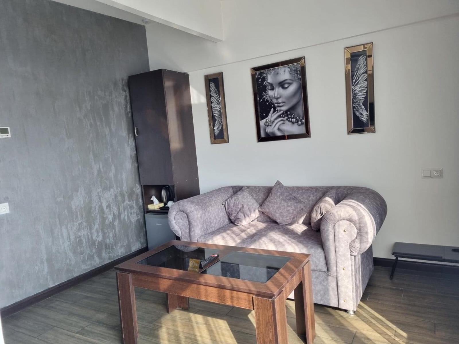 Days Hotel Erevan Esterno foto