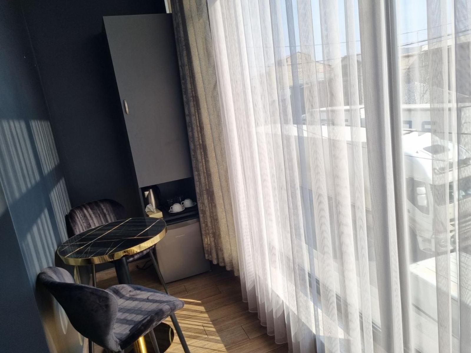 Days Hotel Erevan Esterno foto