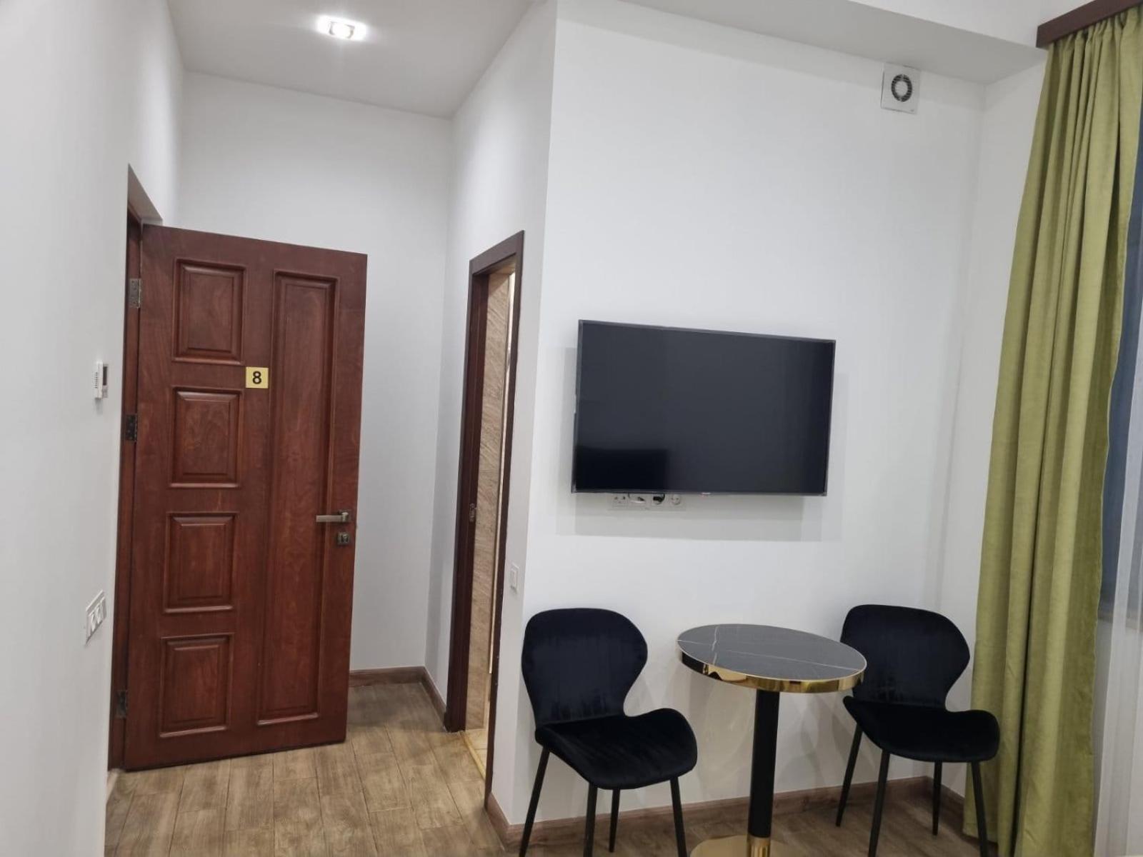 Days Hotel Erevan Esterno foto