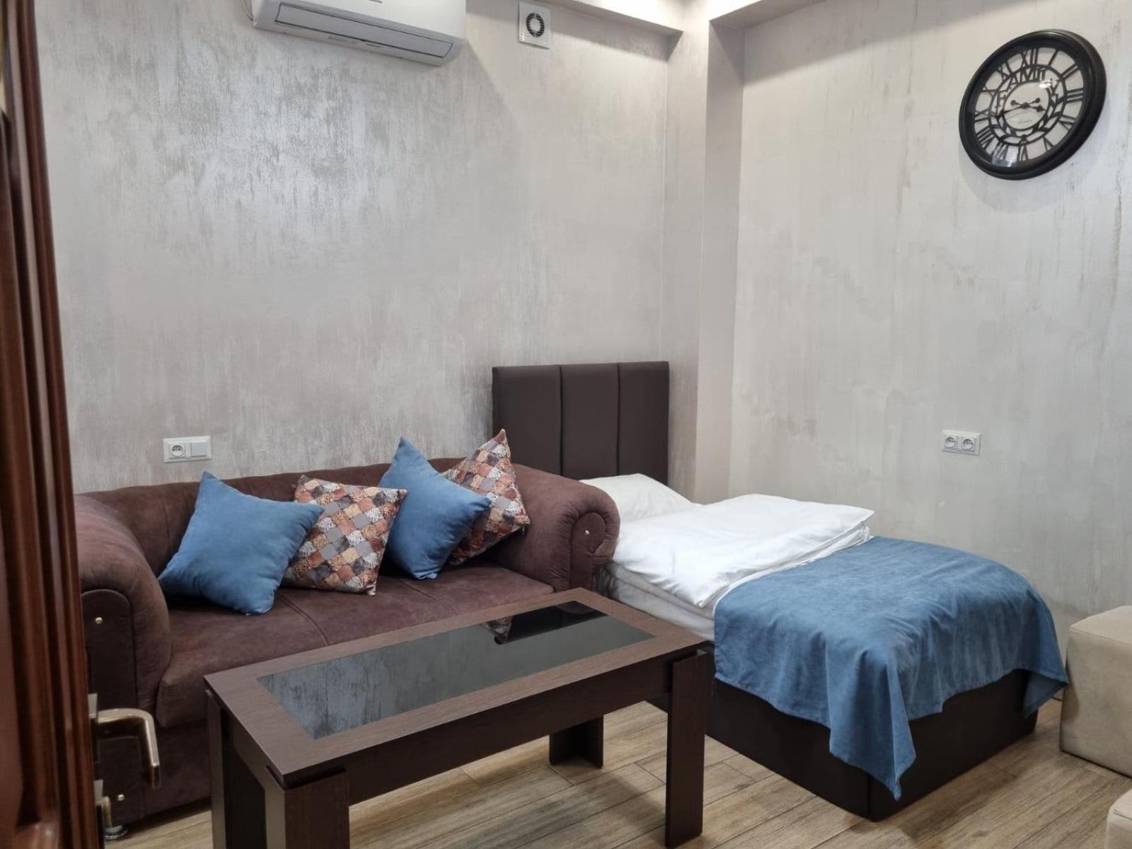 Days Hotel Erevan Esterno foto