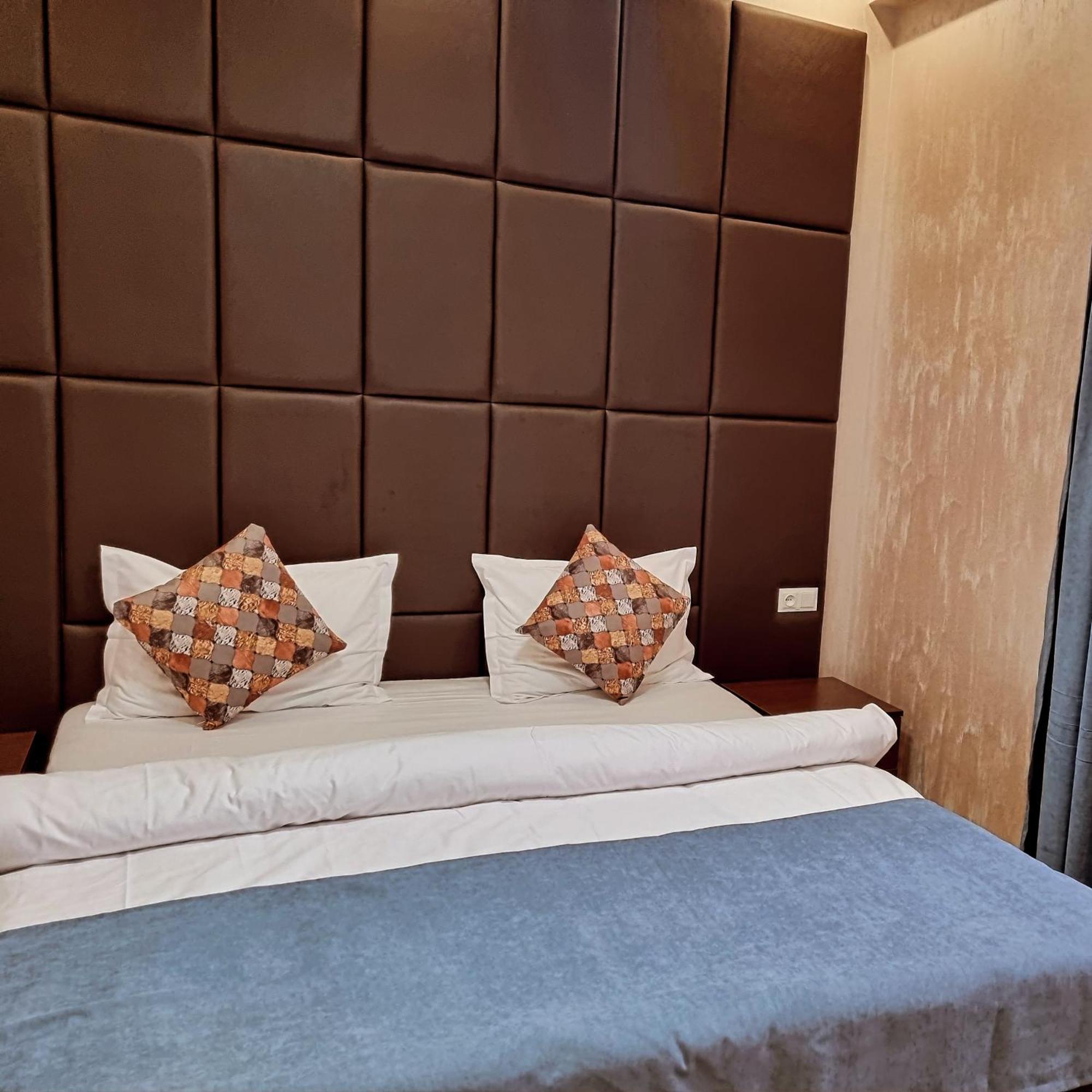 Days Hotel Erevan Esterno foto