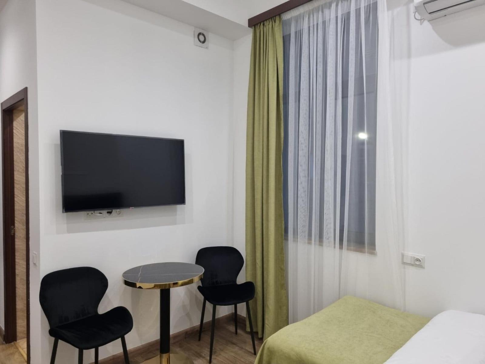 Days Hotel Erevan Esterno foto